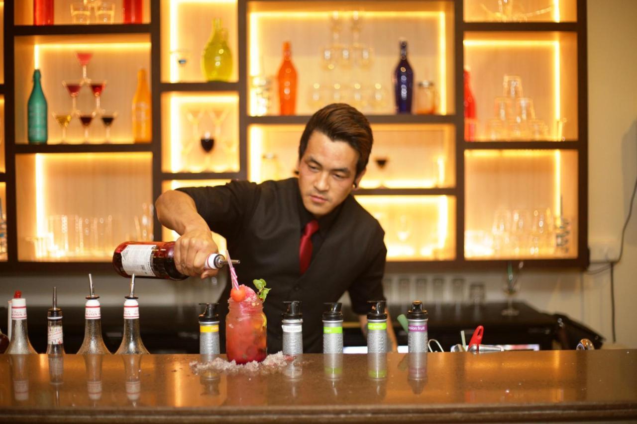 Hotel Prism - A Boutique Hotel Jorhāt Kültér fotó