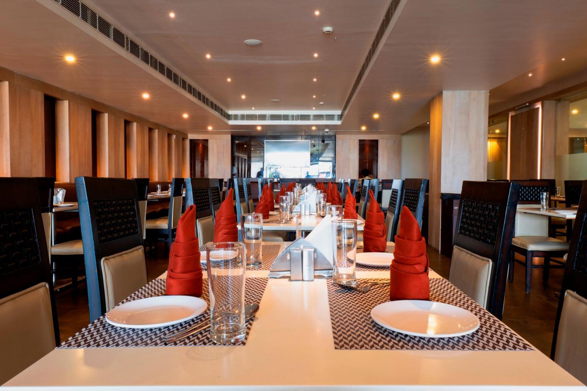Hotel Prism - A Boutique Hotel Jorhāt Kültér fotó